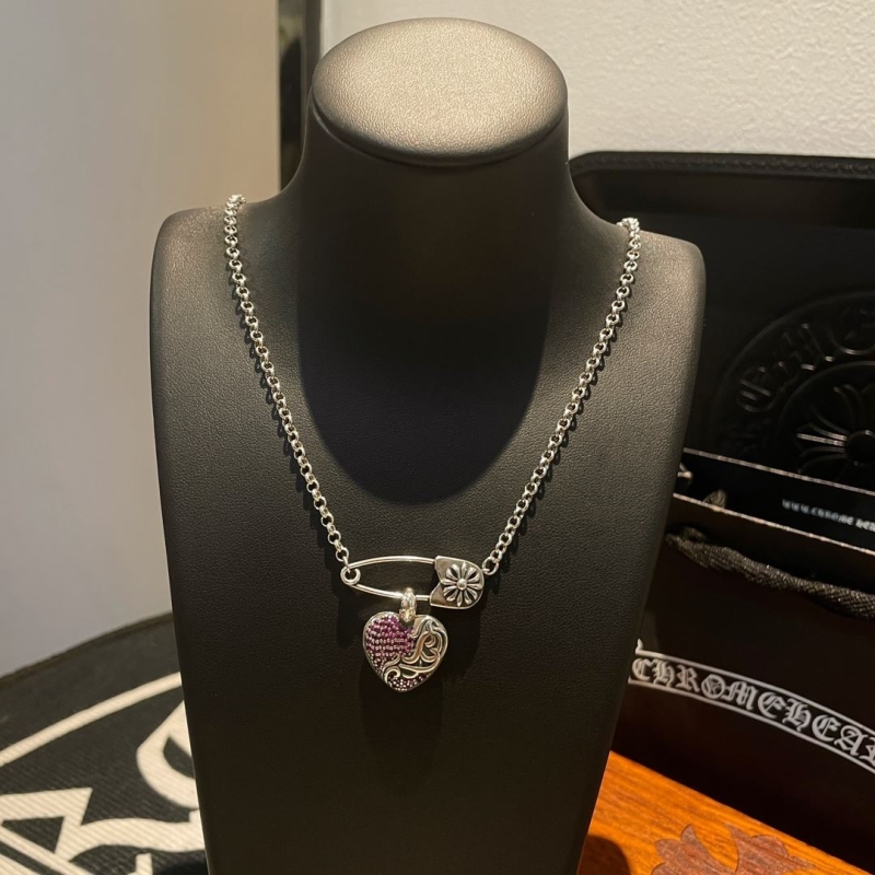 Ch*0me He**ts necklaces